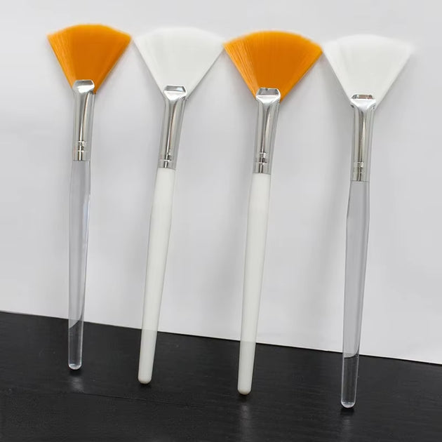 3Pcs Practical Facial Brushes Fan Makeup Brushes Soft Portable Mask Brushes Cosmetic Tools for Women Ladies Girls