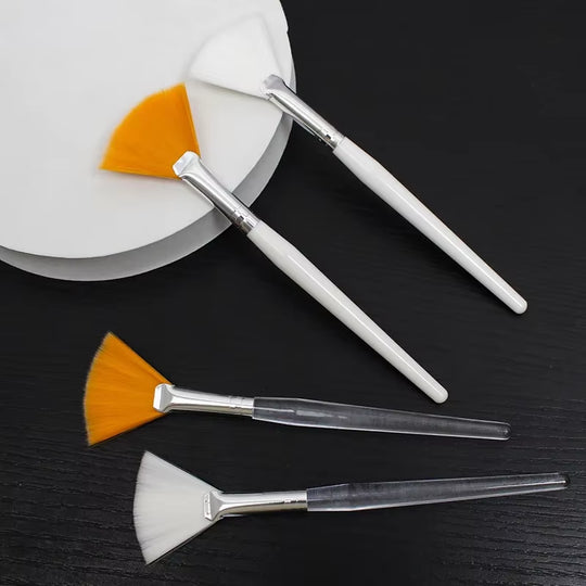 3Pcs Practical Facial Brushes Fan Makeup Brushes Soft Portable Mask Brushes Cosmetic Tools for Women Ladies Girls