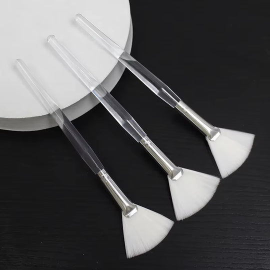 3Pcs Practical Facial Brushes Fan Makeup Brushes Soft Portable Mask Brushes Cosmetic Tools for Women Ladies Girls