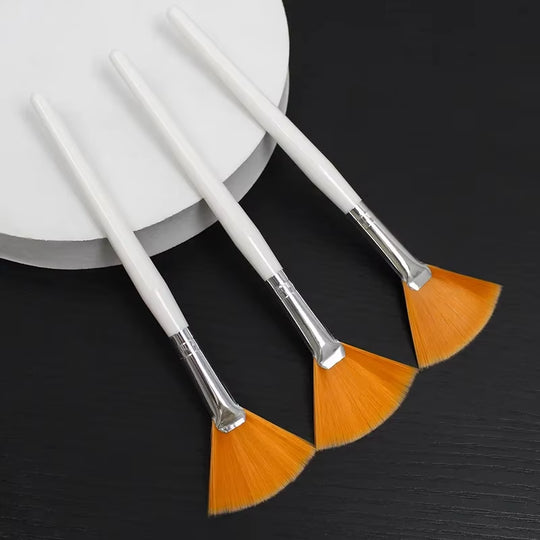 3Pcs Practical Facial Brushes Fan Makeup Brushes Soft Portable Mask Brushes Cosmetic Tools for Women Ladies Girls